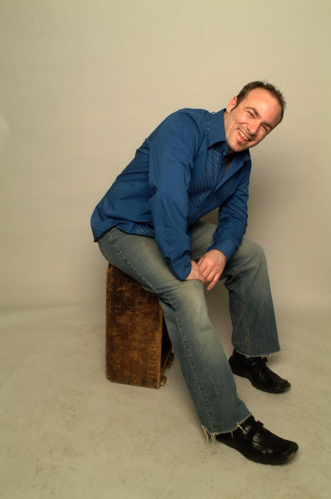 Street Magic Expert Hire Magician Strolling Entertianment